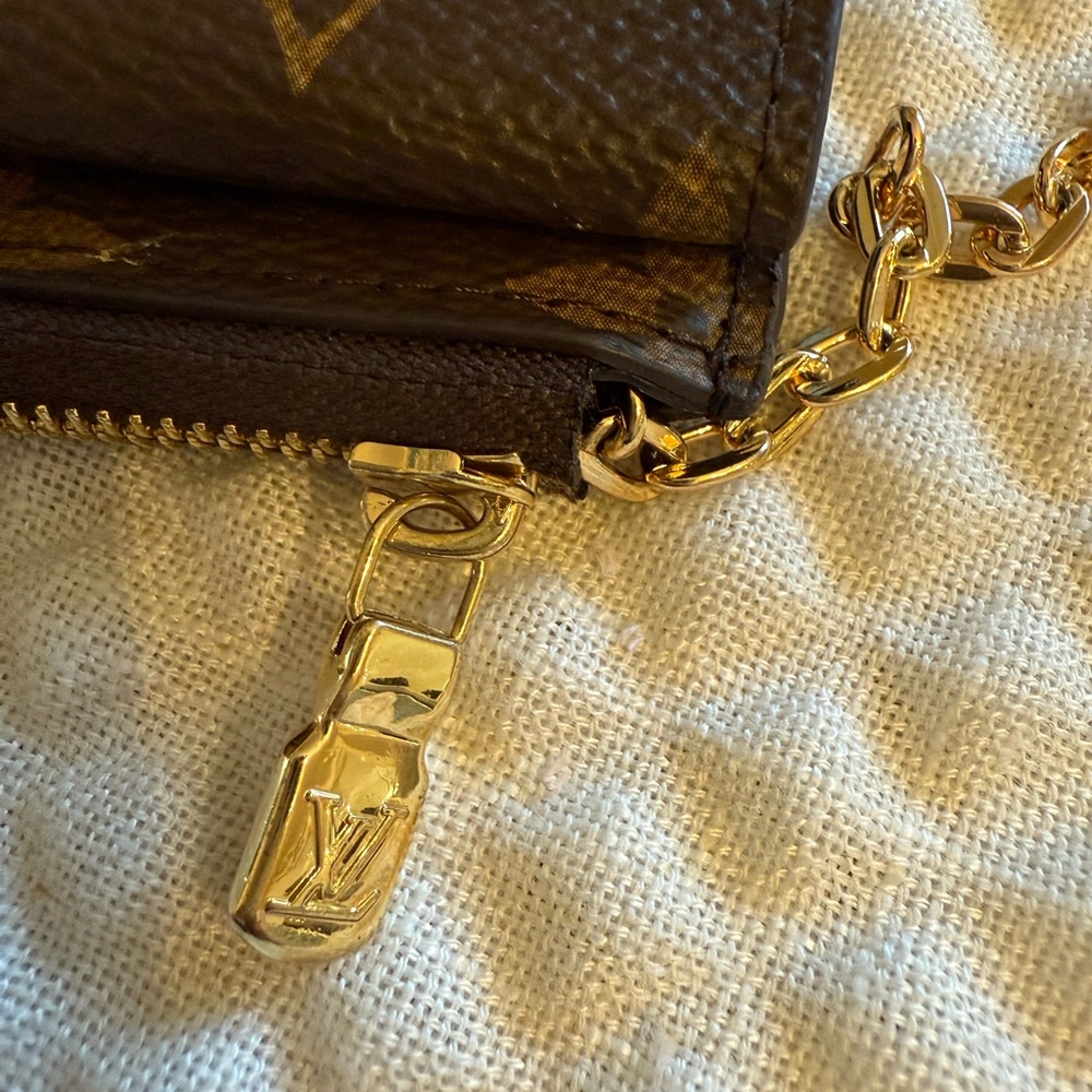 Louis Vuitton Recto Versa Wallet - Picture 7 of 7